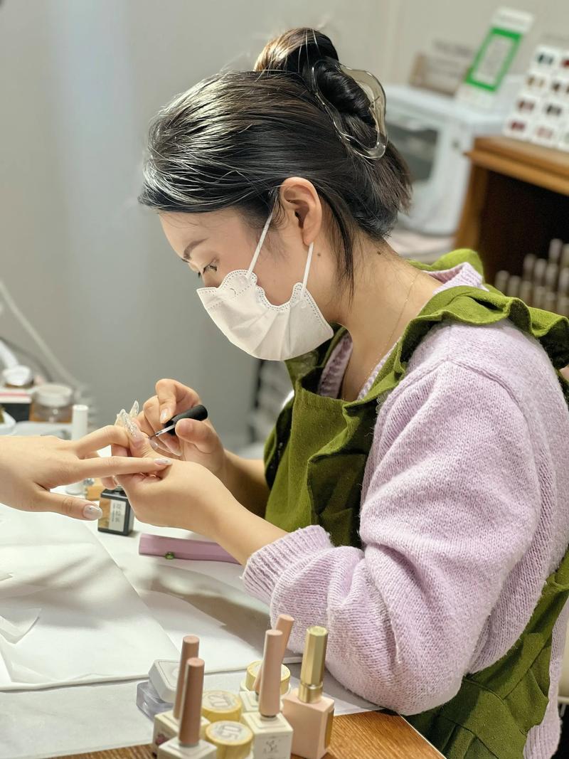 甲油胶:从初学者到高手的彩绘艺术